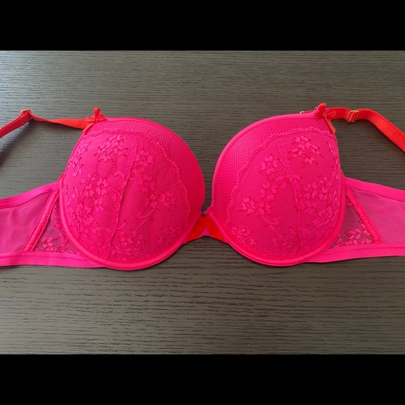 Victoria’s Secret Push-up Bra 34DD (E) - Picture 1 of 7